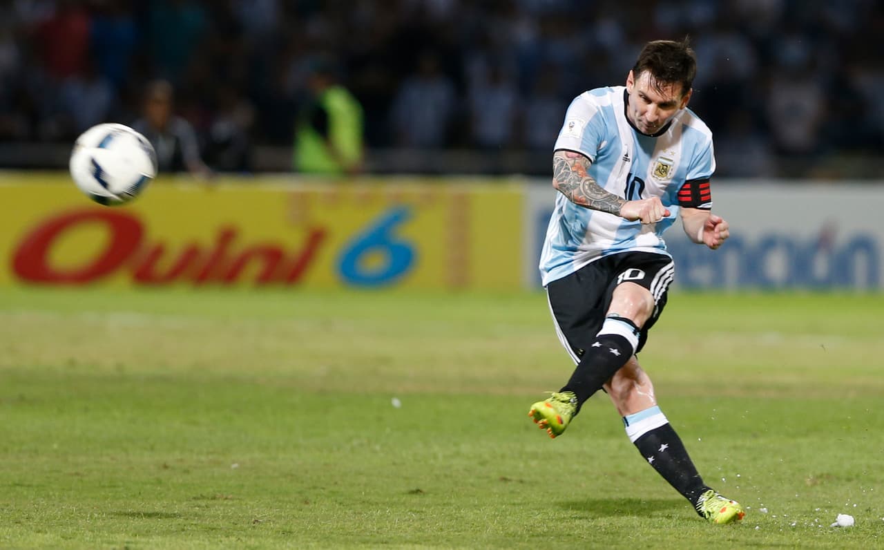 Ha sido 4 veces campeón de la Champions League, con el Barcelona, además de tres torneos de la Súper Copa de España.