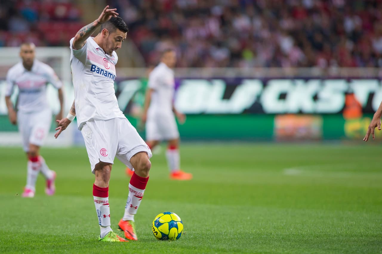 Action photo during the match Guadalajara vs Toluca, Corresponding 9st round of tournament Clausura 2017 of the League BBVA Bancomer MX, at Chivas Stadium. Foto de accion durante el partido Guadalajara vs Toluca, Correspondiente a la Jornada 9 del Torneo Clausura 2017 de la Liga BBVA Bancomer MX, en el Estadio Chivas, en la foto: Rubens Sambueza 04/03/2017/MEXSPORT/Cristian de Marchena.