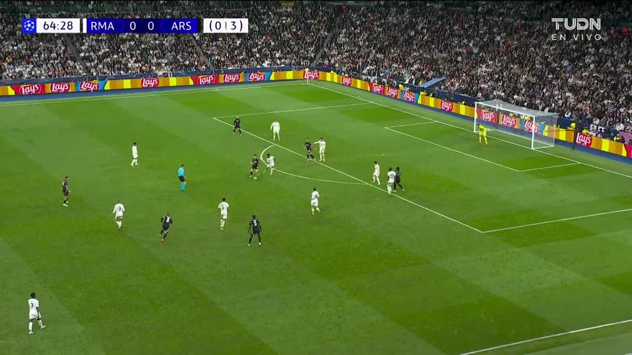 ¡GOL!  anota para Arsenal. Bukayo Saka