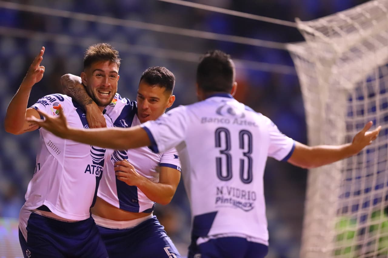 Se reanudó la parte complementaria y al minuto 50 apareció Lucas Cavallini con un certero remate para romper el cero y la anotación significó el triunfo de la Franja.