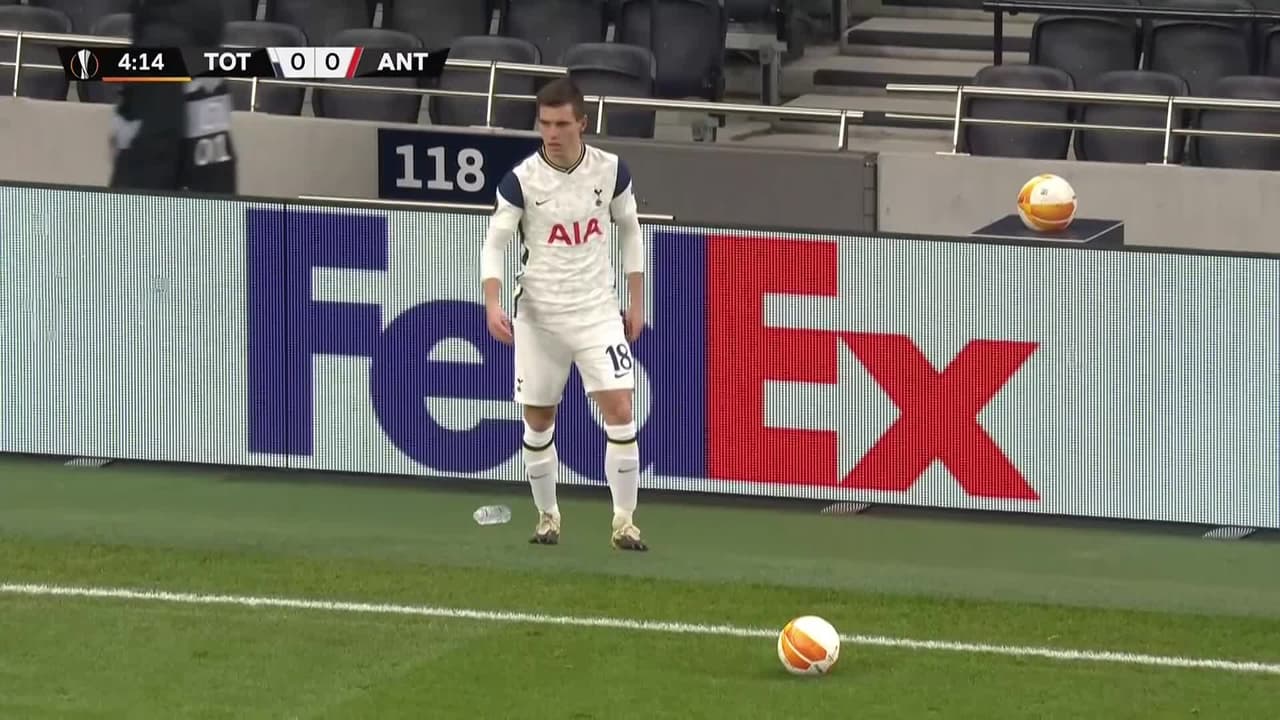 ¡TIRO ATAJADO! disparo por Japhet Tanganga.