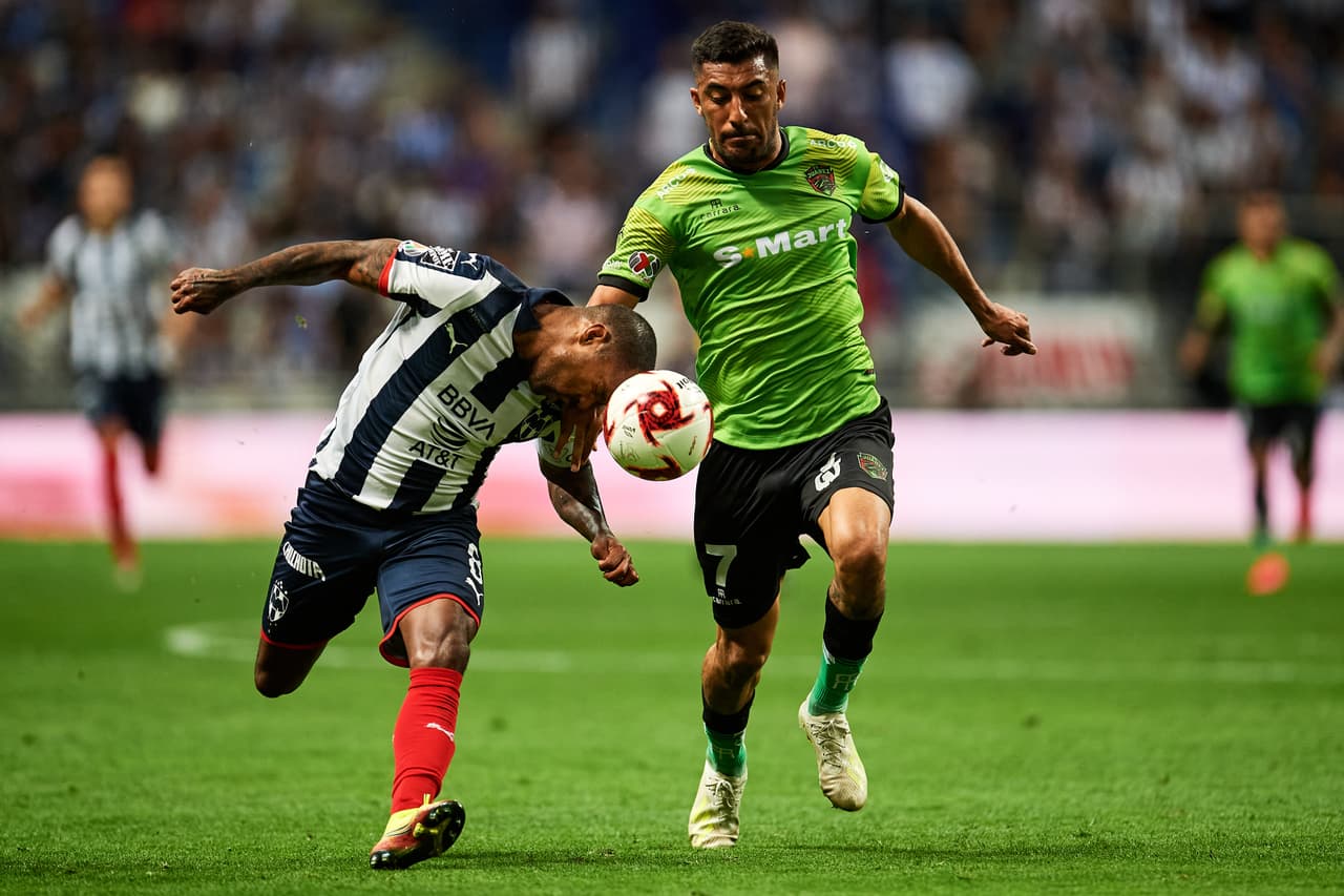 Las últimas dos oportunidades a balón parado fueron para Bravos. En la segunda estrellaron el balón en el poste derecho de la portería de Rayados.