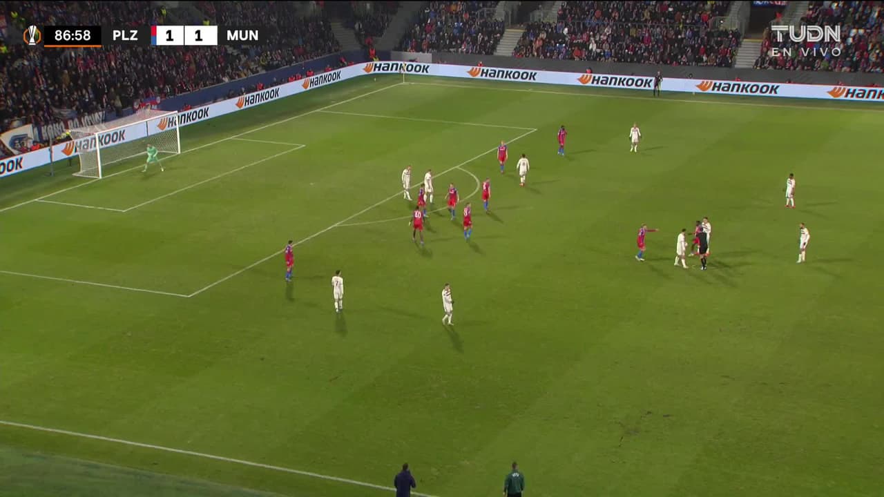 ¡GOL!  anota para Manchester United. Rasmus Højlund