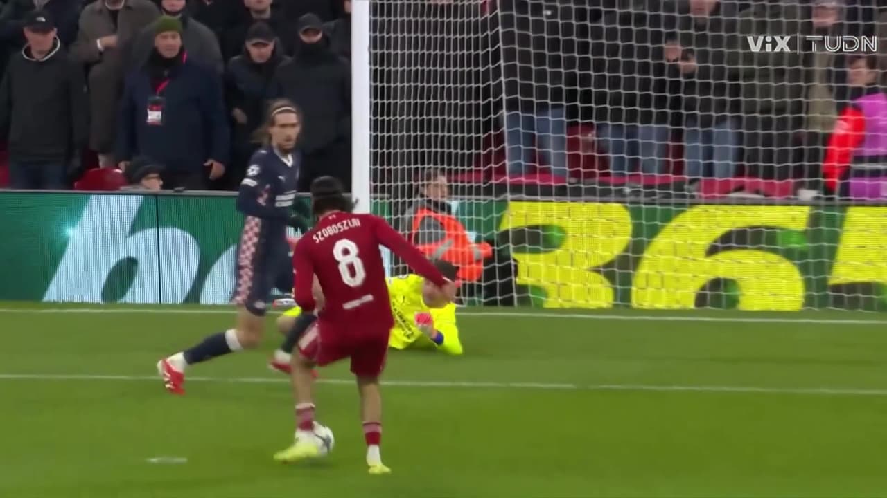 Szoboszlai marca un cañonazo y Liverpool empata el partido ante el PSV
