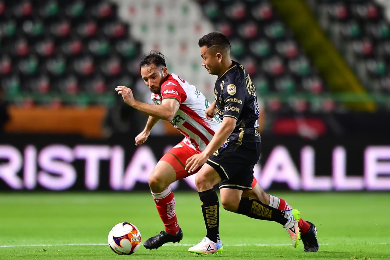 Con goles de Joel Campbell, Santiago Colombatto y Ángel Mena, León consigue un urgido triunfo 3-1 sobre Necaxa y se acerca a los puestos de liguilla. Necaxa es el peo equipo del torneo con 7 unidades.