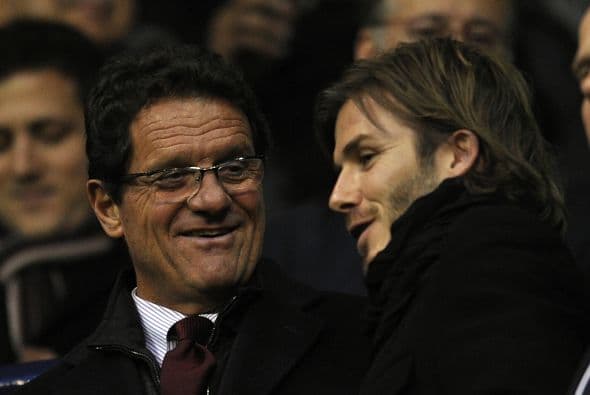 A su lado estuvo Fabio Capello, técnico de la escuadra inglesa.