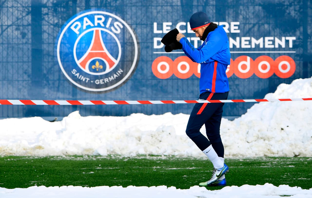 Neymar se divierte, se desnuda y desafía a la impresionante nevada que invadió París 