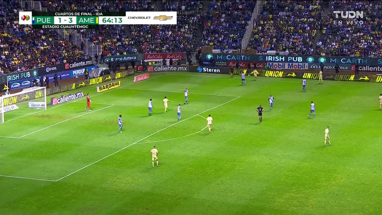 ¡GOL!  anota para América. Alejandro Zendejas