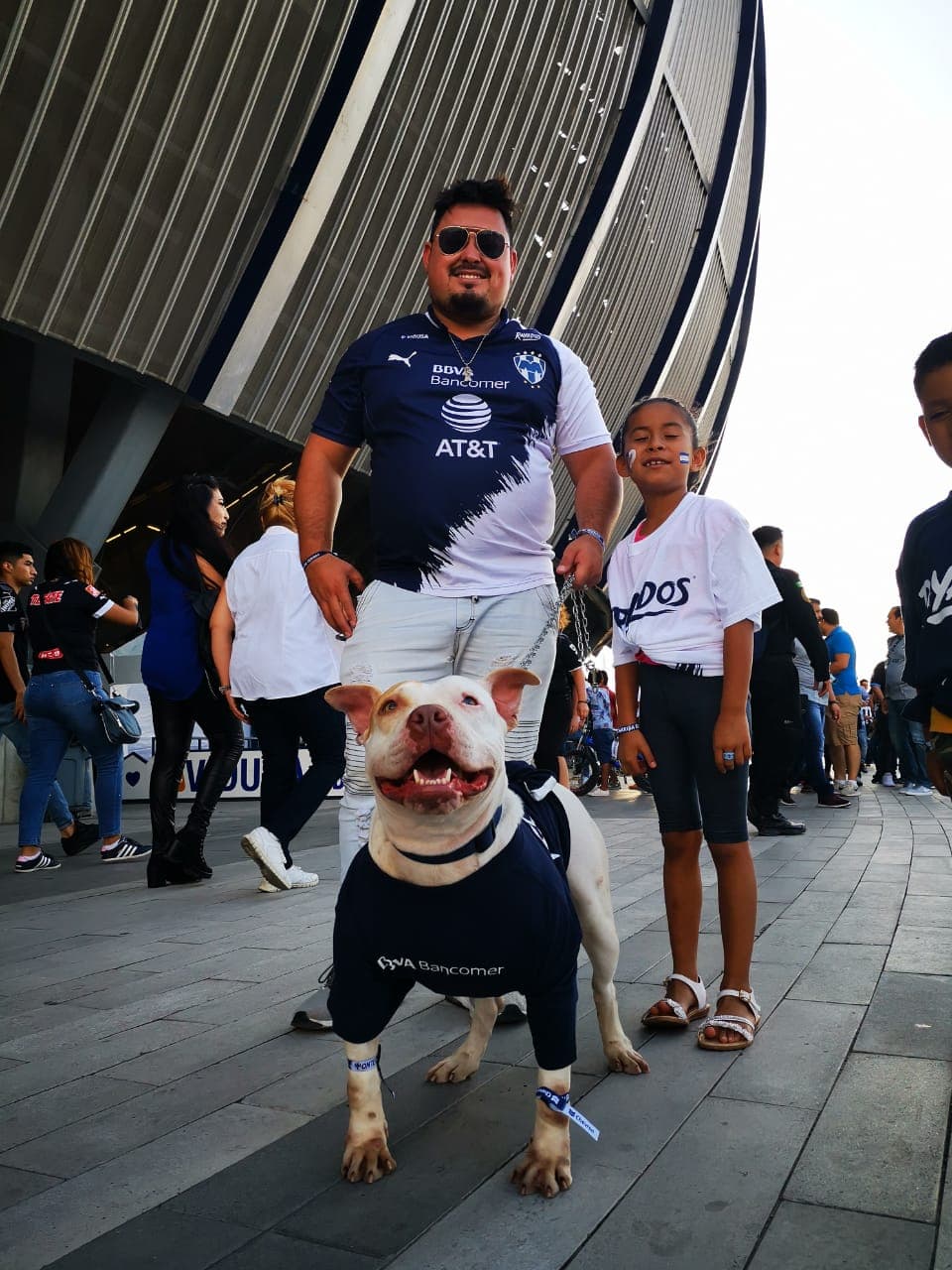 En el Estadio BBVA Bancomer los fanáticos se viven los minutos previos al partido de vuelta entre Rayados y Necaxa y por los Cuartos de Final de la Liguilla del Clausura 2019.