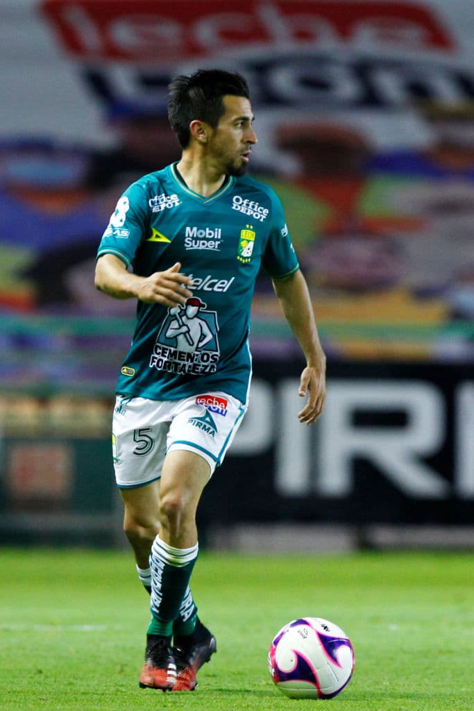 Fernando Navarro quedó incrédulo por la remontada de Pumas