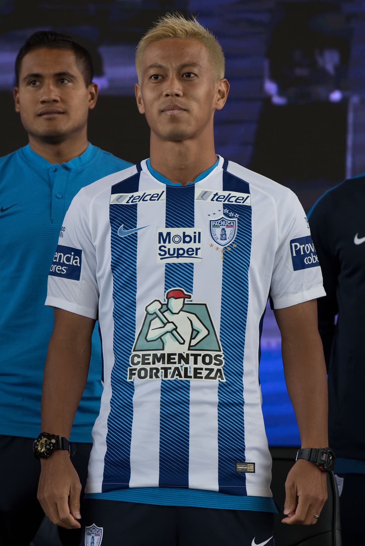 Aunque todavía no hay un lanzamiento propio de la playera, Pachuca la dejó ver en la presentación de sus nuevos refuerzos, entre ellos el japonés Keisuke Honda.