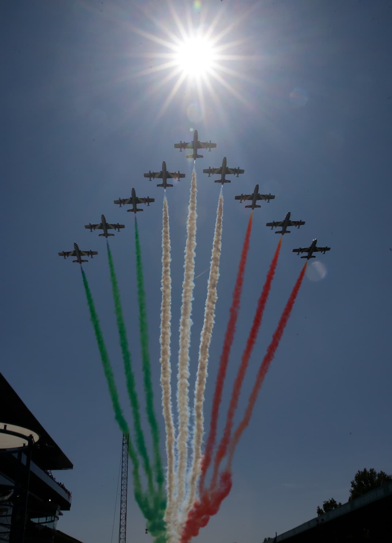 La Fórmula 1 es un gran espectáculo y el Circuito de Monza no fue la excepción. Previo a la carrera, los asistentes pudieron disfrutar de un espectáculo aéreo.