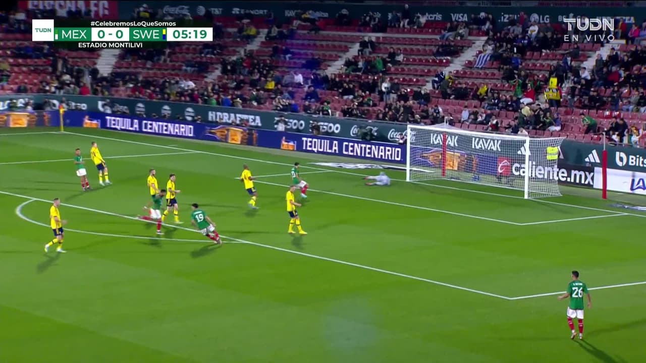 ¡TIRO ATAJADO! disparo por Alexis Vega.