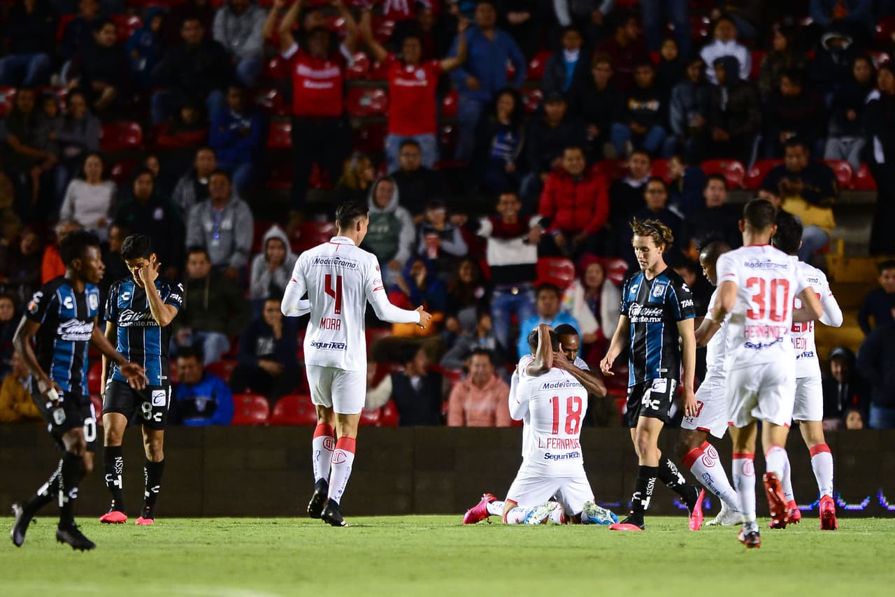 Con goles de Leonardo Fernández y Jorge Aguilar, Gallos y Diablos no se hacen daño y reparten puntos en Querétaro.