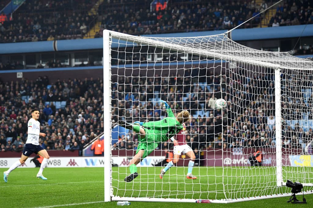 Con juveniles, los Reds son eliminados de la Carabao Cup 5-0 por el Aston Villa, con doblete de Kodjia, un tanto de Hourihane y autogol de Boyes.