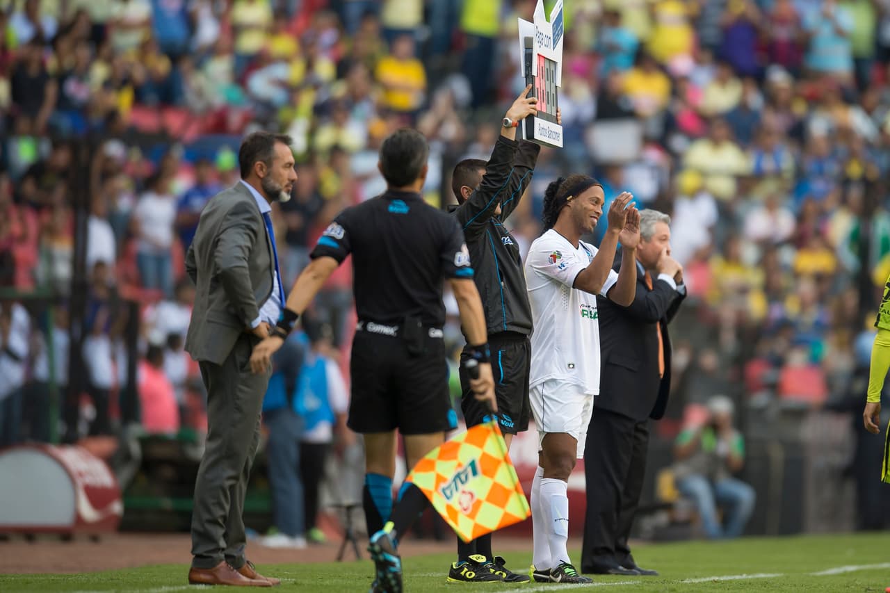 <b>¡Llegó el momento de 'Dinho'!</b>
<br>- Entró en lugar de 'Tito' Villa y tenía ocho minutos para mostrar su calidad.
<br>- Podríamos decir que, incluso, le sobró tiempo.