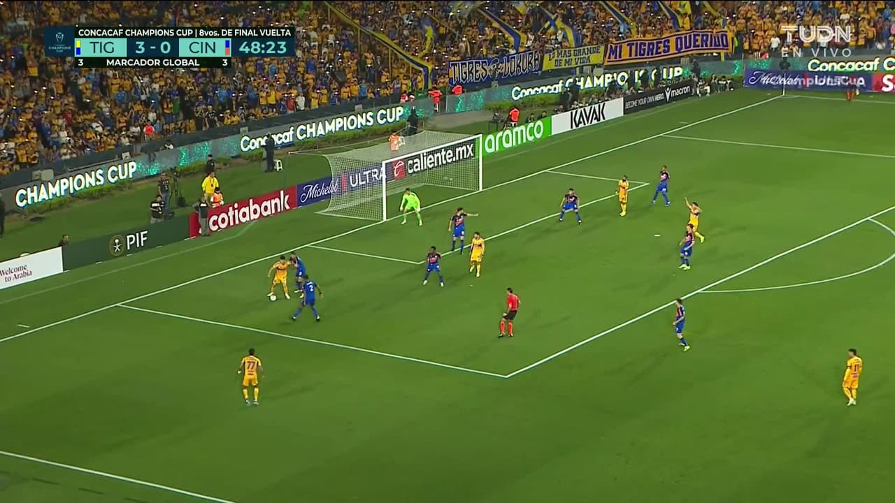 ¡GOL!  anota para Tigres. Rodrigo Aguirre