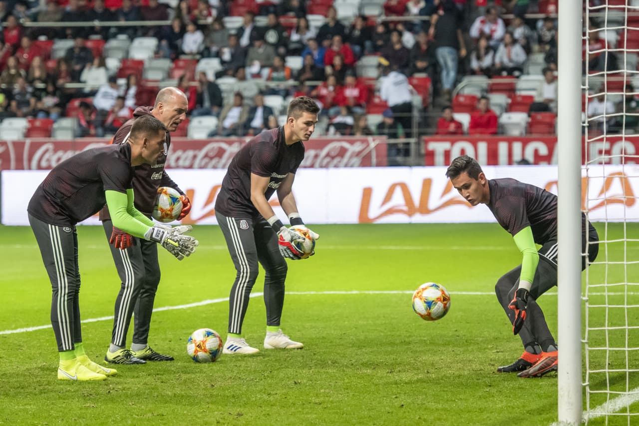 Aficionados y jugadores se preparan para vivir la emoción del encuentro en el Estadio Nemesio Diez.