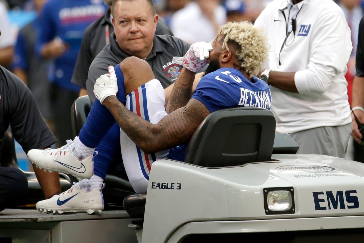 El receptor estrella de los New York Giants Odell Beckham Jr. se perderá el resto de la temporada al tener que someterse a una cirugía por la fractura de su tobillo izquierdo.