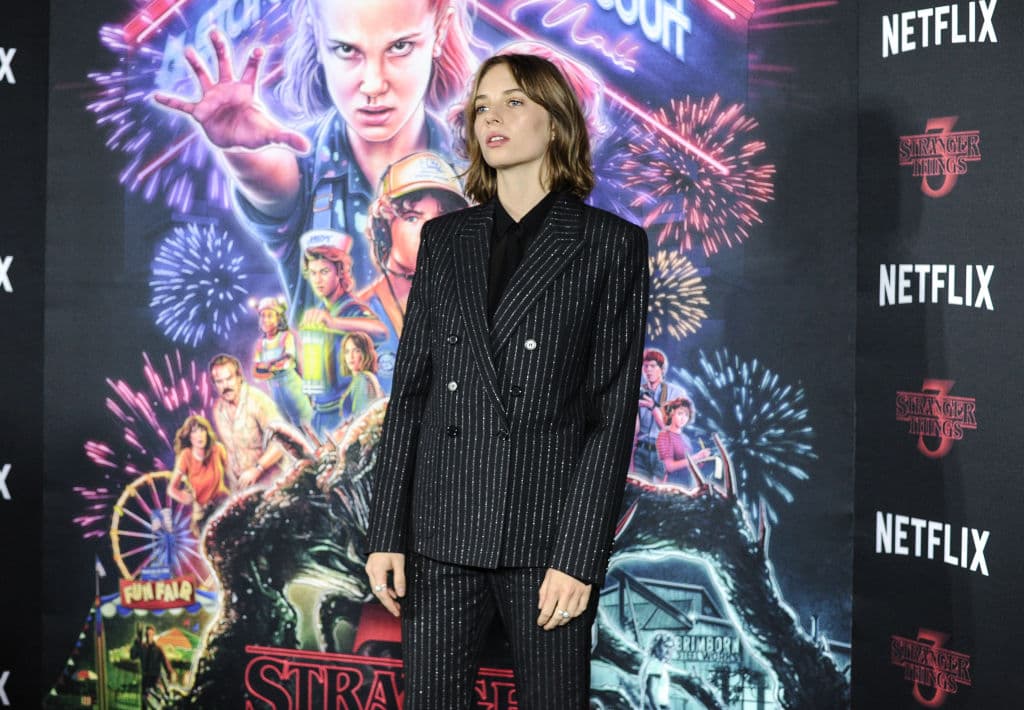 El papel que consiguió fue el de Robin Buckley, la chica que trabaja en la heladería.