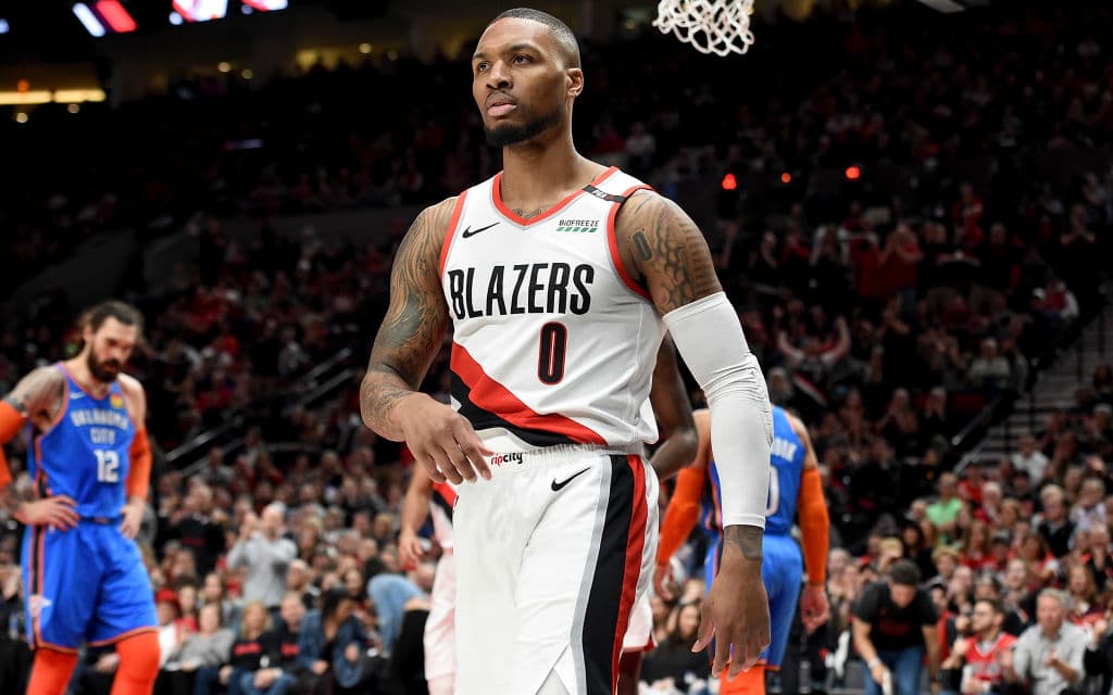 De la mano de Damian Lillard los Portland Trail Blazers cortaron una pésima racha de 10 derrotas consecutivas en Playoffs (en 2018 fueron barridos por los New Orleans Pelicans) y vencieron al Oklahoma City Thunder este domingo para aventajar 1-0 en su serie de Playoffs de Primera ronda.