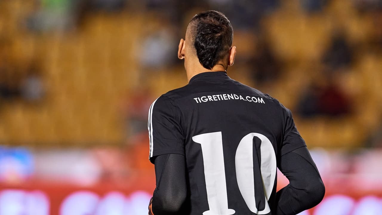 Nahuel Guzmán homenajea a Diego Maradona