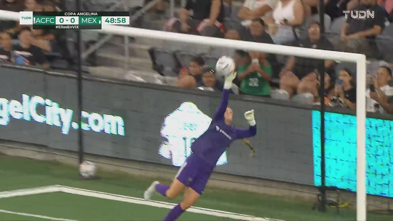 ¡Iba a hacer un golazo! Jaramillo busca el ángulo y desvía Isenhour