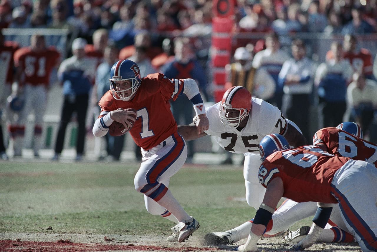 1989 por tercera ocasión consecutiva están frente a los Cleveland Browns, sacan el triunfo 37 - 21 y con ello John Elway se gana su tercer viaje al Super Bowl, también su tercera paliza en el súper domingo.