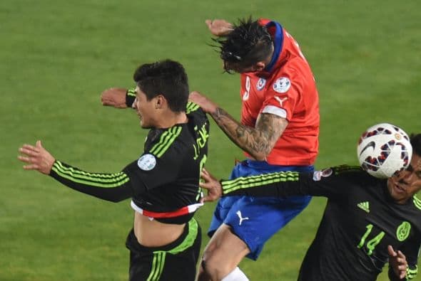 14.- Juan Carlos Valenzuela- Poco que contar del defensor mexicano, tuvo malos recorridos y en ocasiones se vio perdido en el terreno de juego frente a los delanteros chilenos. Calificación: 5.