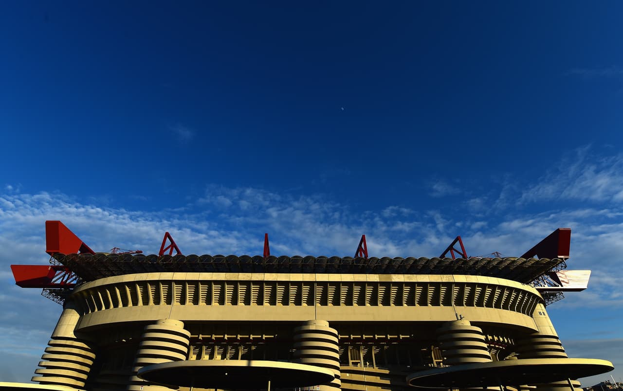 La Final de la Liga de Campeones 2015/16 se disputará en el estadio Giuseppe Meazza de Milán el 28 de mayo de 2016. Por este motivo participaron activamente en el sorteo los embajadores del encuentro, el exmilanista Paolo Maldini y el exinterista Javier Zanetti, dos grandes mitos del fútbol europeo y mundial.
