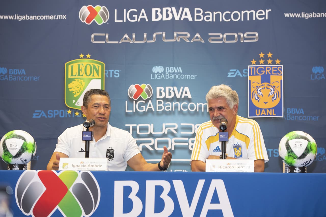 Estas son las mejores imágenes del Día de Medios que sostuvieron Ricardo 'Tuca' Ferretti, entrenador de Tigres, Ignacio Ambriz, técnico del Léon, y algunos de sus futbolistas como Carlos Salcedo, Guido Pizarro, Eduardo Vargas, Luis Montes, Ángel Mena o Fernando Navarro, entre otros, un día antes del Juego de Ida de la Final del Clausura 2019 de la Liga MX, que se efectuará en Monterrey.