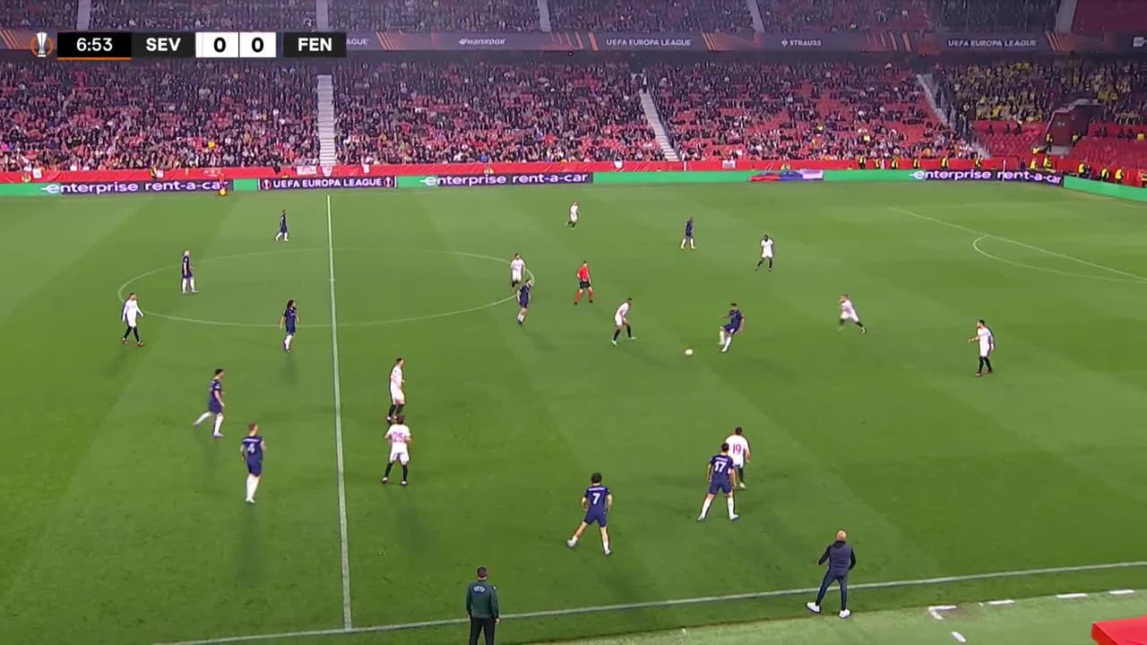 ¡TIRO ATAJADO! disparo por Ferdi Kadioglu.