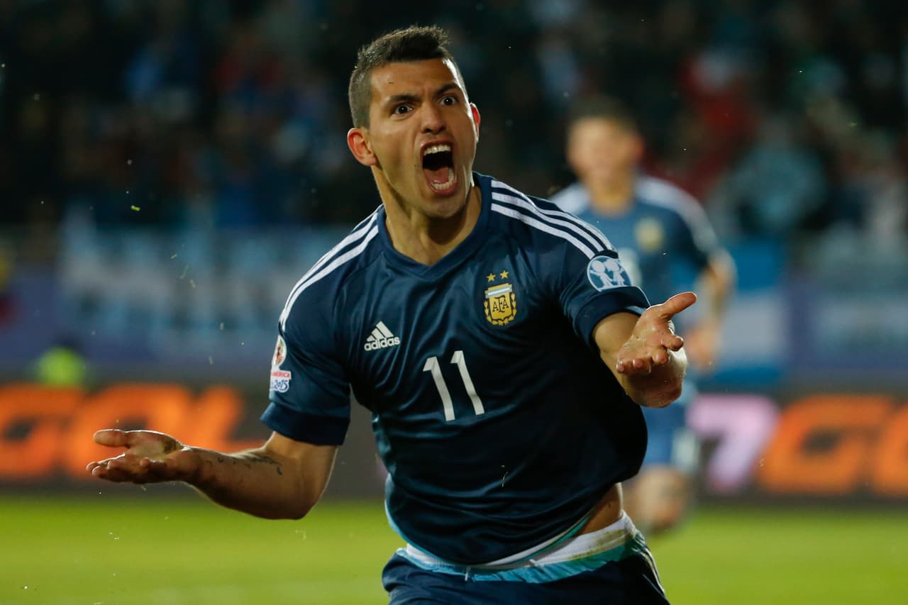 Sergio Agüero. Posición: Delantero. Edad: 27 años. Club: Manchester City (Premier League). Veces seleccionado: 71. Descripción: El 'Kun' es el compañero ideal en ataque para Messi, pero ni eso ha evitado que el jugador surgido de Independiente en algunos momentos donde se necesita que aparezca con goles no sea así. Este torneo puede ser su consagración con la selección, o sólo uno más.