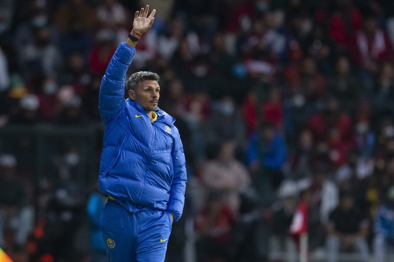 'Tano' Ortiz, atento a su equipo.