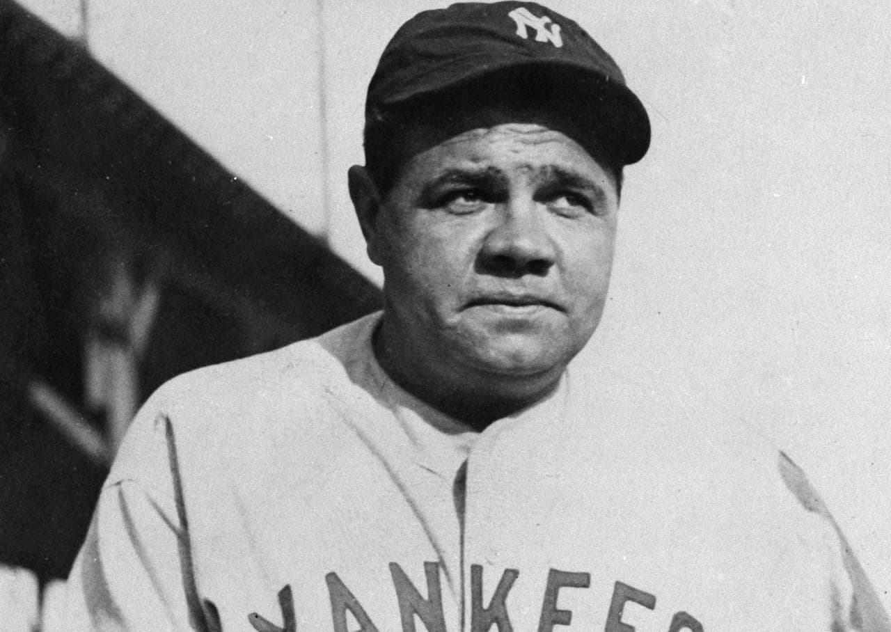 Babe Ruth. ‘El Bambino’, leyenda en de la MLB en New York y Boston. Fue de complexión robusta y piernas ligeras; lejos de tener un cuerpo atlético.