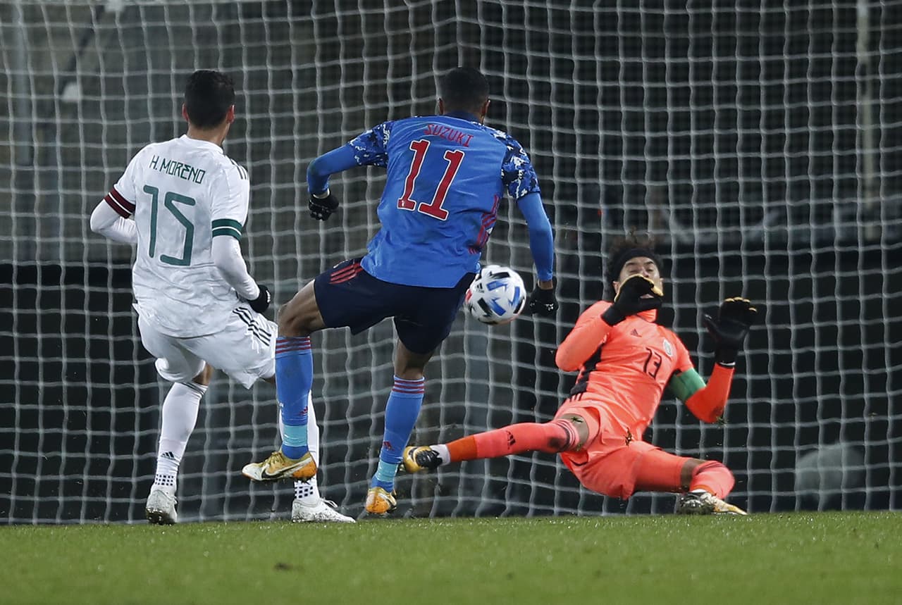 Las atajadas que avalan a Ochoa como titular y su celebración