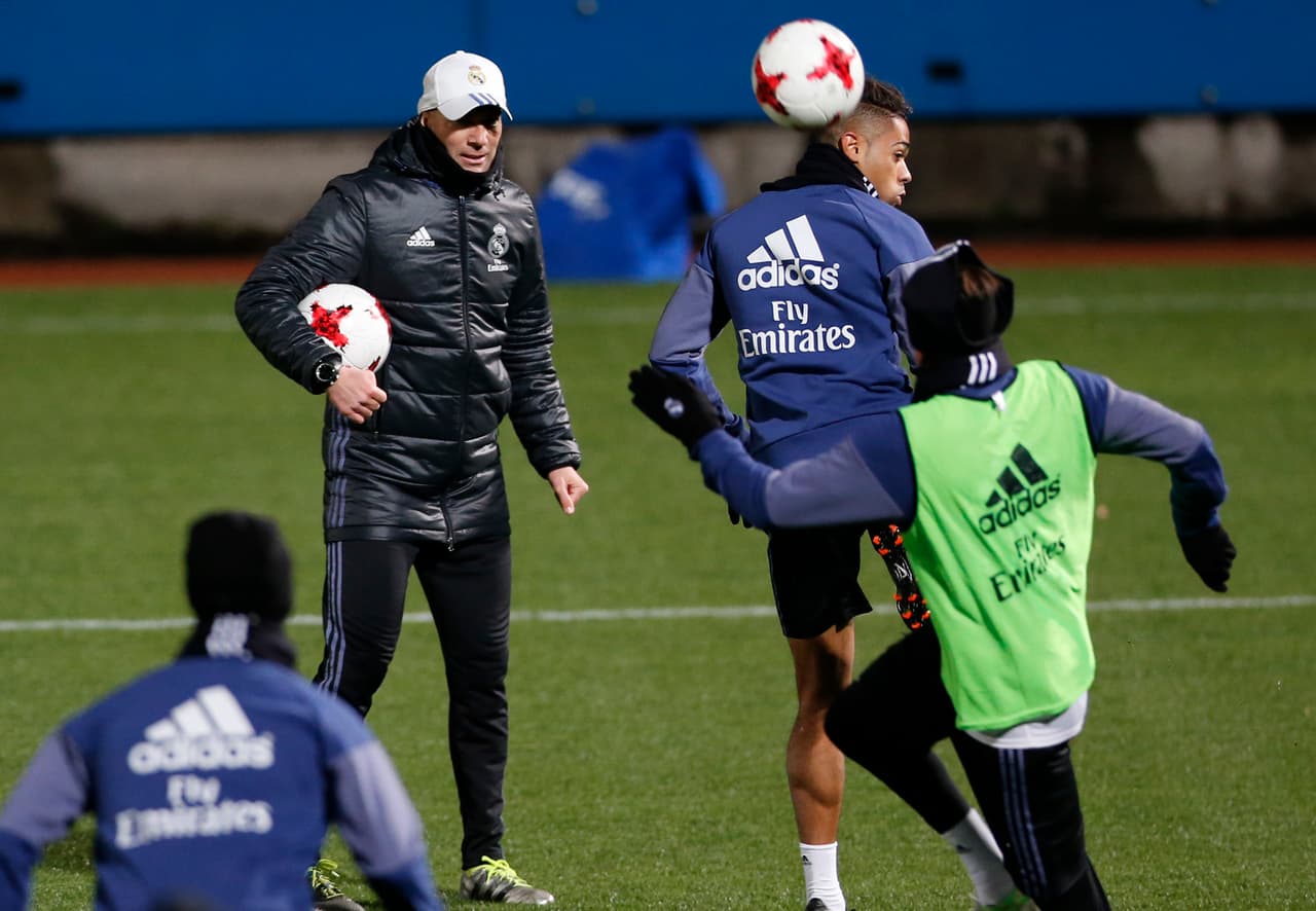 En medio del frío en Japón, Real Madrid hizo una práctica luego de su triunfo en semifinales contra el América. En el equipo español, se nota buen ánimo con miras a su partido contra Kashima, con un Cristiano Ronaldo motivado, un Sergio Ramos concentrado y un equipo que vive la fiesta del Mundial de Clubes.