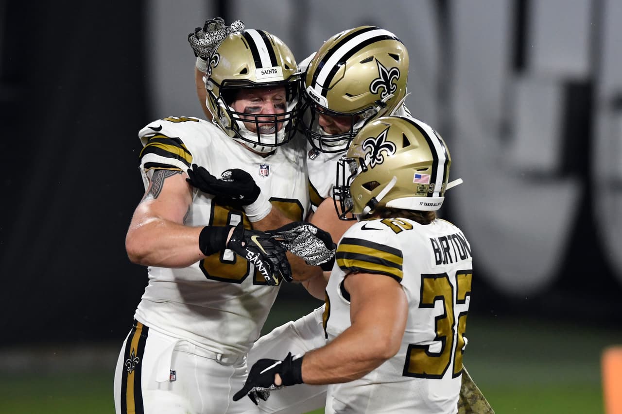 Drew Brees tiene una estupenda noche frente a los Buccaneers y con cuatro pases de anotación y cero intercepciónes, los Saints vencen a Tampa 38-3 en su casa.