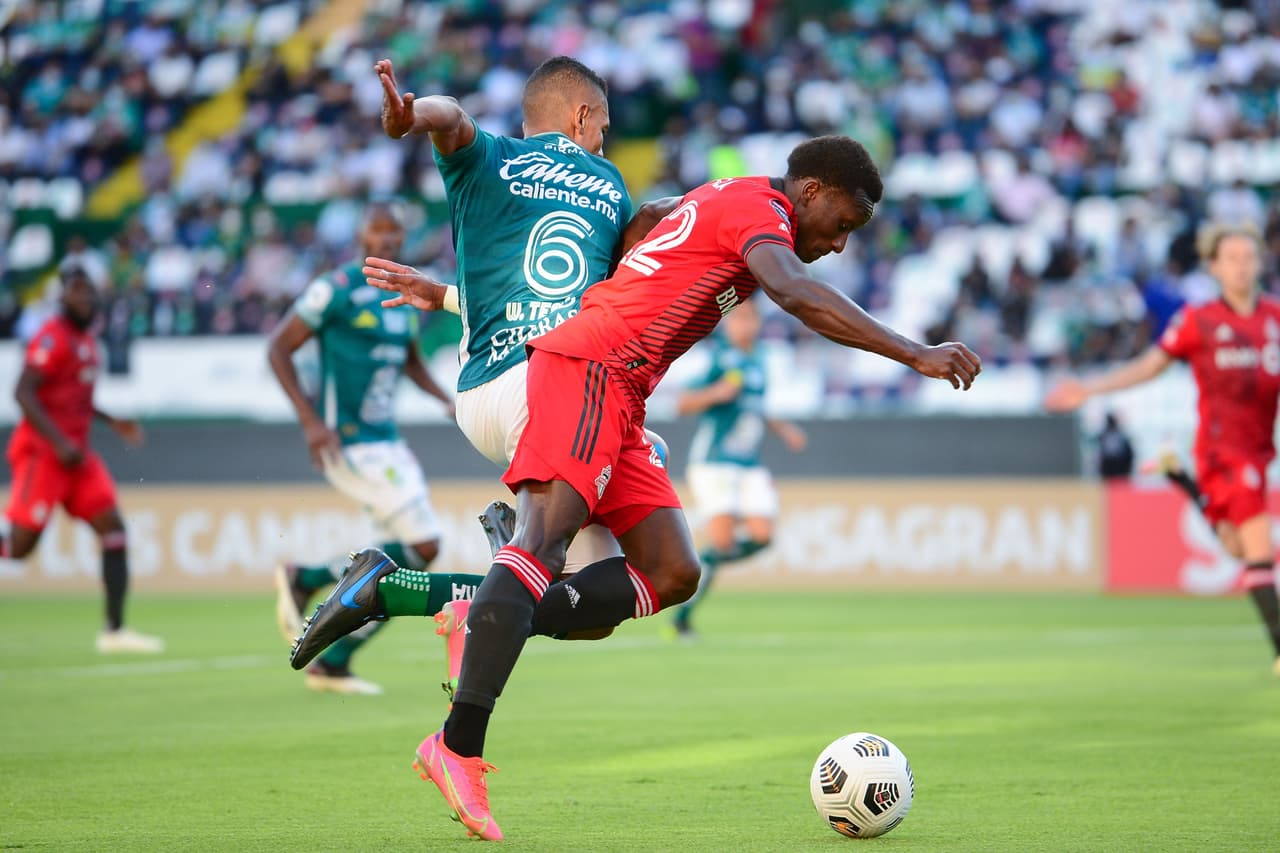 Fernando Navarro adelantó a los locales al minuto 25, pero una falta de concentración hace que Andrés Mosquera empate el encuentro con un lamentable autogol.