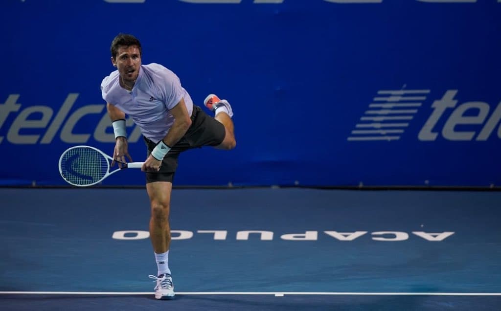 Mischa Zverev cayó ante John Isner con parciales de 6-3 y 7-6.