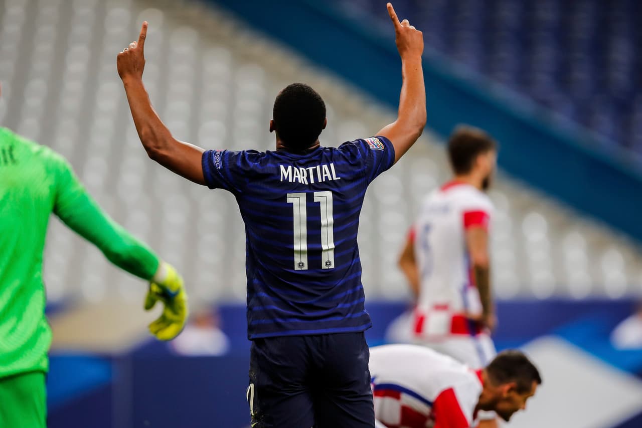 Al final de la primera mitad Francia le dio vuelta al partido con una jugada afortunada de Martial.