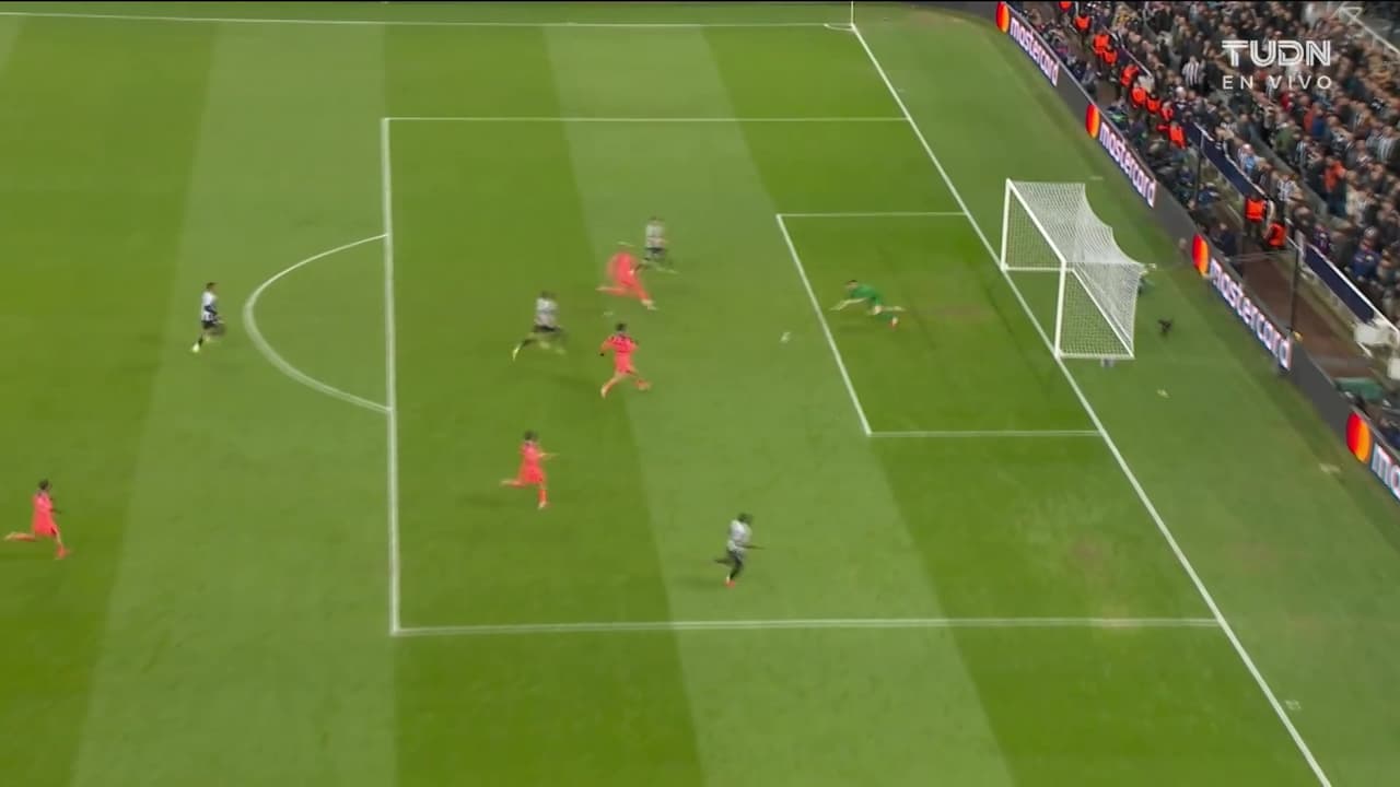 ¡Doble atajada de Joan García! El Barca se salva gracias al arquero español