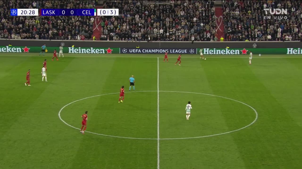 ¡GOL!  anota para Celtic. Callum McGregor