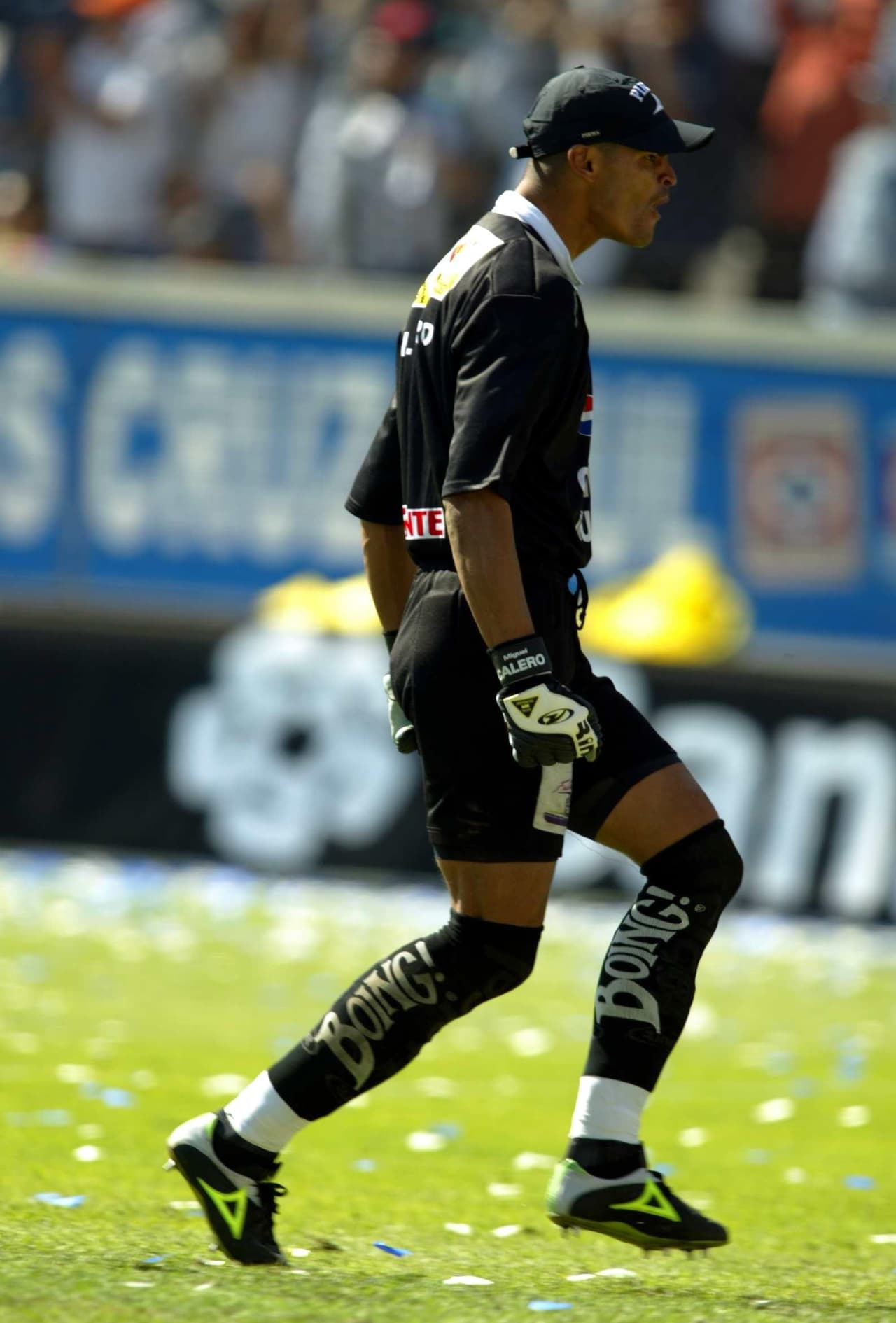Con Pachuca debutó el 30 de julio del 2000, en la Jornada 1 del Torneo Invierno. Pachuca perdería 3-4 ante Toluca.