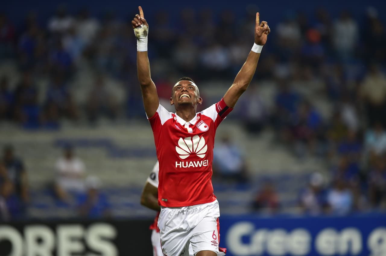 <b>Defensa, William Tesillo (León):</b> Proveniente del club colombiano Santa Fe, el central destaca por su juego aéreo, su ubicación y su capacidad para hacerse sentir en jugadas a balón parado. 
<br>