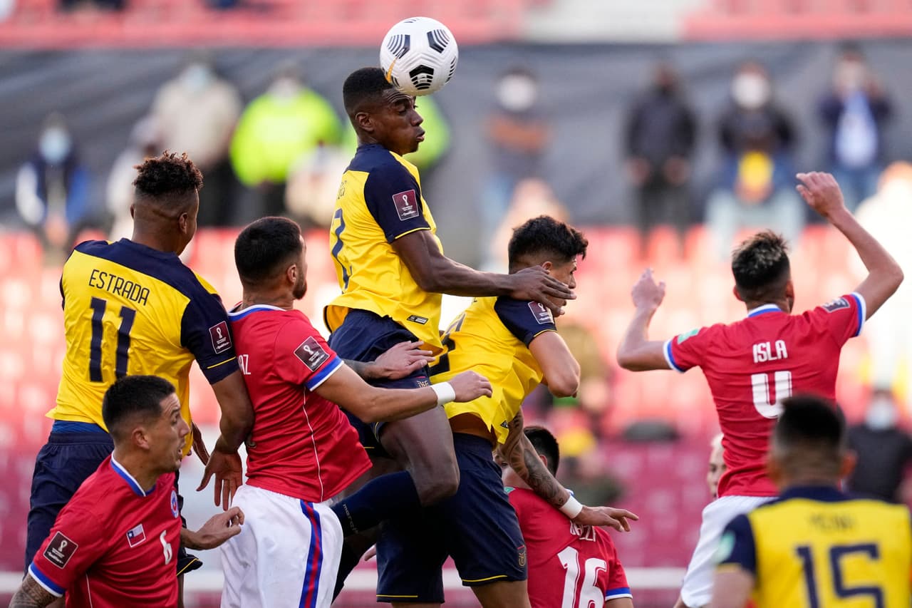 Chile tuvo un hombre más en la parte final del encuentro pero no encontró la llave para abror la portería de Ecuador.