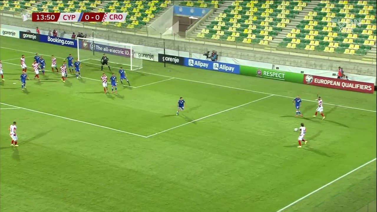 ¡TIRO ATAJADO! disparo por Borna Sosa.