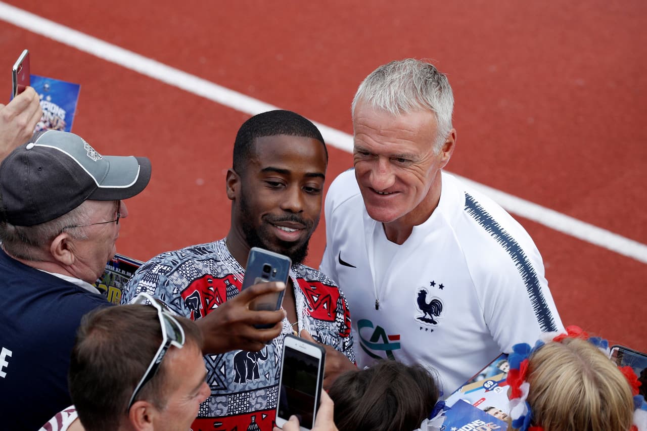 El técnico Didier Deschamps también compartió con los hinchas. El estratega reconoció su decepción porque ninguno de sus dirigidos esté en la lista final por ser el Mejor Jugador en The Best.