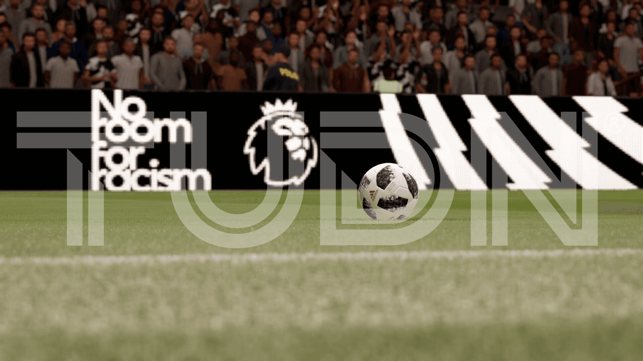 Además de los uniformes también se puede apreciar la publicidad en las vallas de los estadios mientras se desarrolla el encuentro.