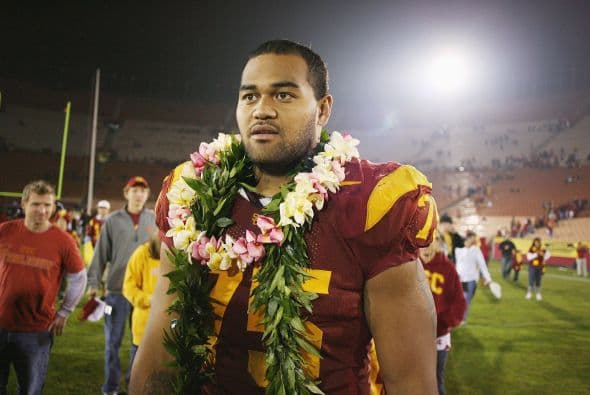 1. Matt Kalil - USC - Edad 22 años - Estatura 1.98 m (6'6") - Peso 139 kg (306 lb).